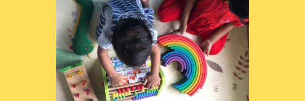 Child Chooses Color Playing with colours — How does it help babies and toddlers? – Shumee